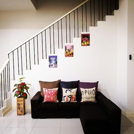 A&D Home-Stay @Kota Warisan, Σεπάνγκ Εξωτερικό φωτογραφία