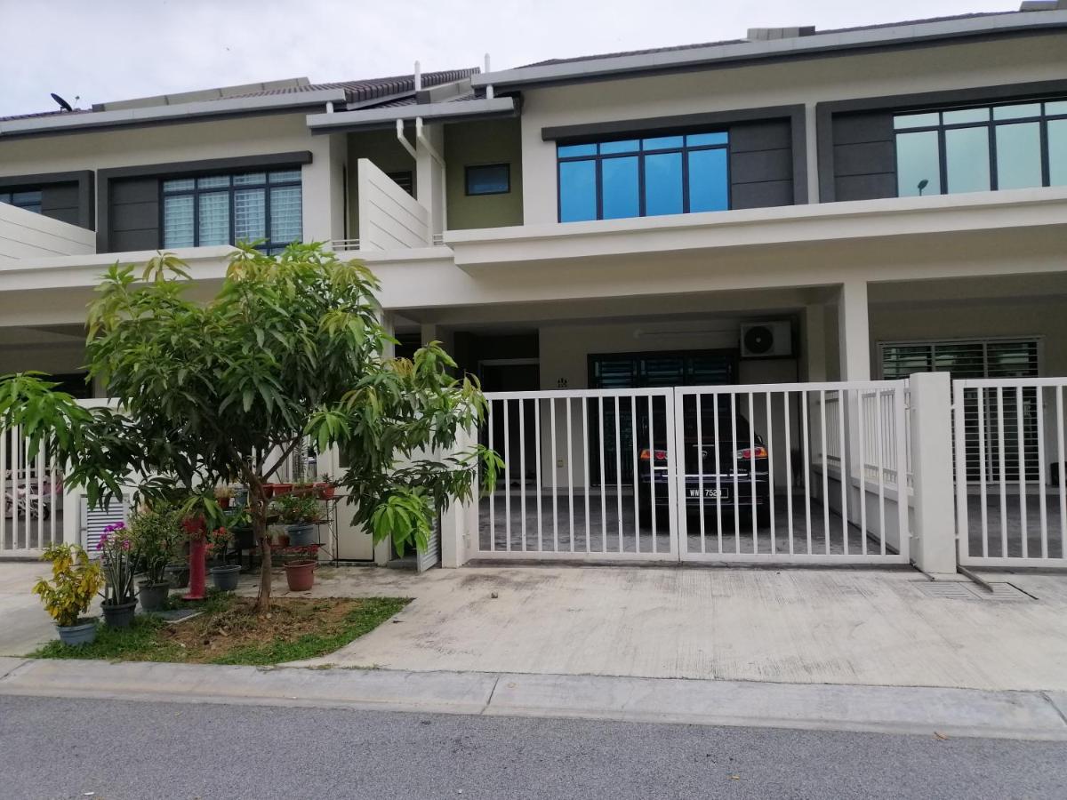 A&D Home-Stay @Kota Warisan, Σεπάνγκ Εξωτερικό φωτογραφία